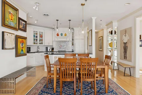 $550,000 | 700 Grand Avenue, Unit 204, St. Paul, MN 55105