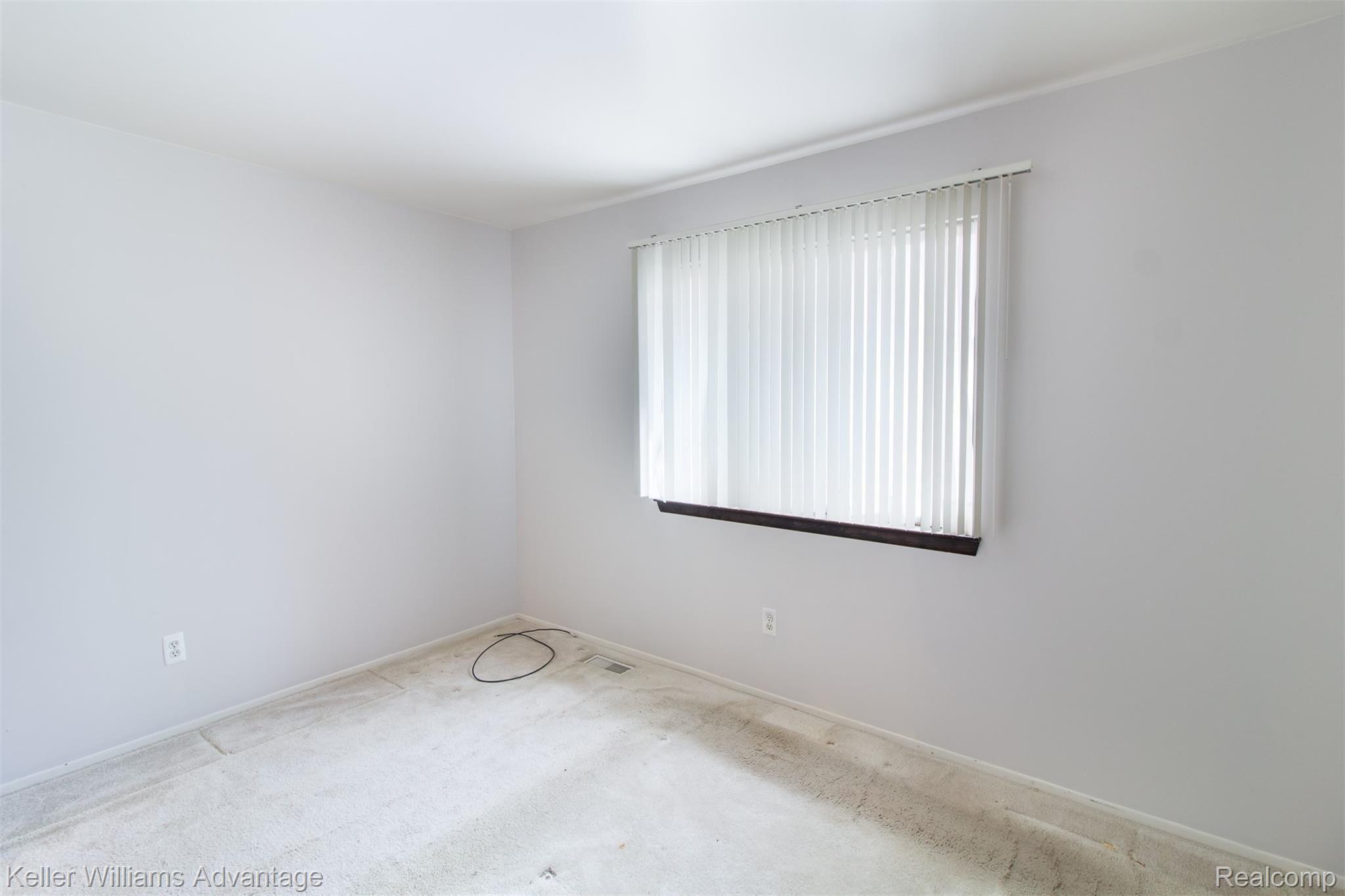 24861 Greenhill Road Warren, MI 48091 - Photo 11 of 25 GreenhillRd_24861_MasterBed_03.jpg