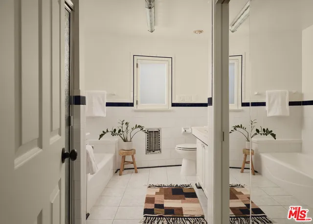 $1,490,000 | 943 Venango Avenue, Los Angeles, CA 90029