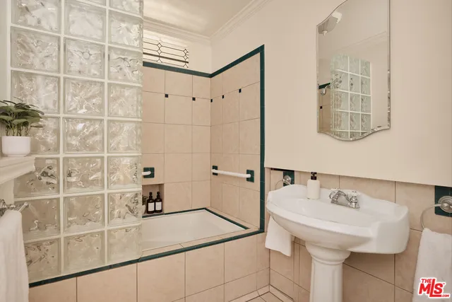 $1,490,000 | 943 Venango Avenue, Los Angeles, CA 90029