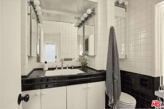 $1,490,000 | 943 Venango Avenue, Los Angeles, CA 90029