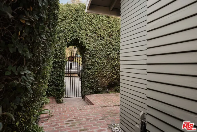 $1,490,000 | 943 Venango Avenue, Los Angeles, CA 90029