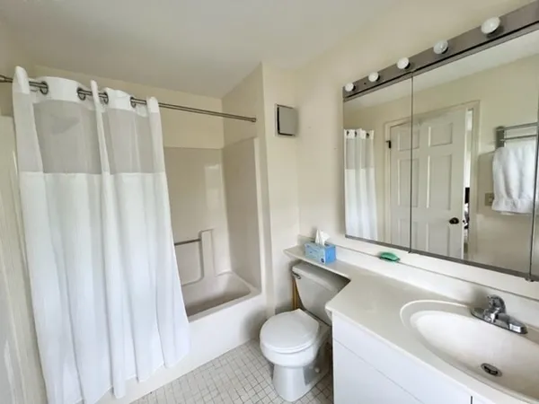 $4,100 | 14 Angela Lane, Unit K1, Watertown, MA 02472