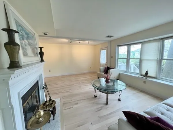 $4,100 | 14 Angela Lane, Unit K1, Watertown, MA 02472