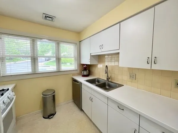 $4,100 | 14 Angela Lane, Unit K1, Watertown, MA 02472