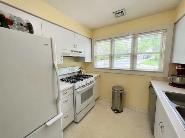 $4,100 | 14 Angela Lane, Unit K1, Watertown, MA 02472