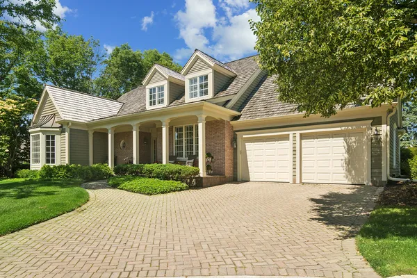 $1,299,000 | 672 Balmoral Court, Lake Forest, IL 60045