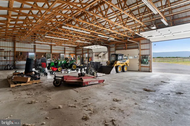 $1,100,000 | 729 Gloss Road, East Waterford, PA 17021