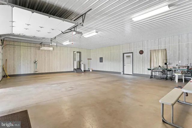 $1,100,000 | 729 Gloss Road, East Waterford, PA 17021