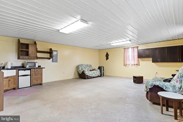 $1,100,000 | 729 Gloss Road, East Waterford, PA 17021