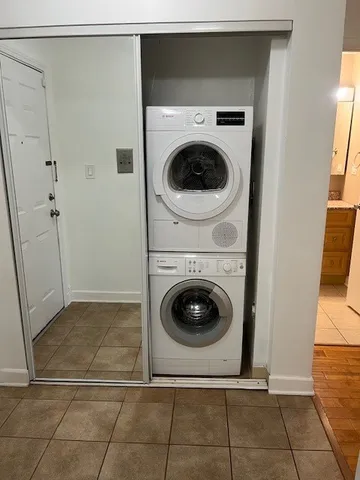 $2,200 | 2423 North Kennicott Drive, Unit 1C, Arlington Heights, IL 60004