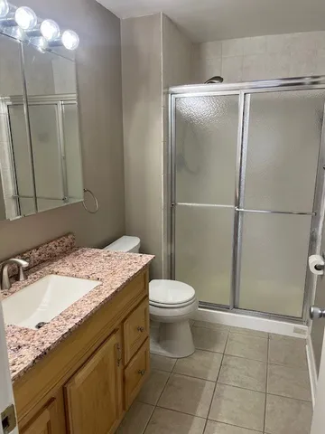 $2,200 | 2423 North Kennicott Drive, Unit 1C, Arlington Heights, IL 60004