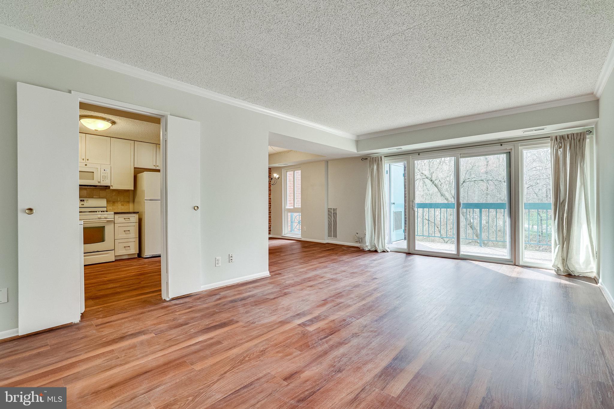 11843 Shire Court, Unit 22C Reston, VA 20191 - Photo 5 of 28 Living Room