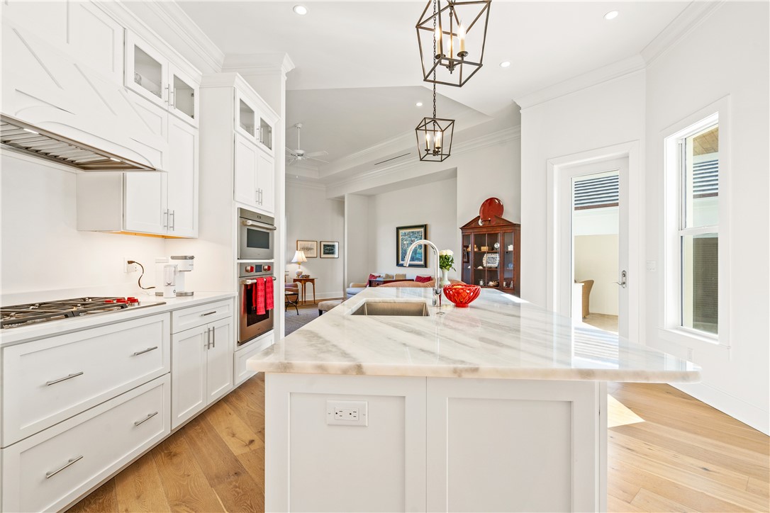 11 Caribe Way Vero Beach, FL 32963 - Photo 10 of 34 a very nice looking kitchen with cabinets