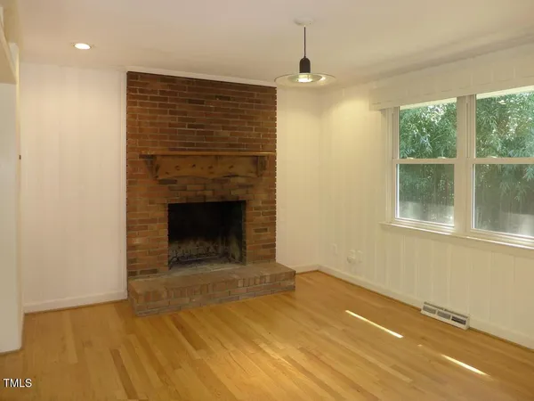 $2,995 | 346 Wesley Drive, Chapel Hill, NC 27516