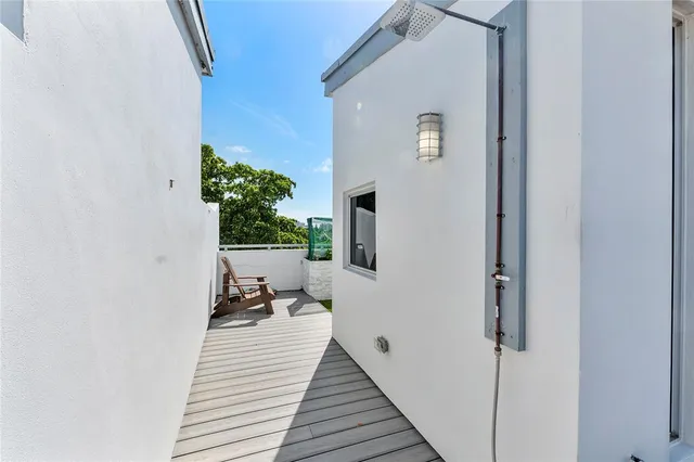 $10,000 | 3270 Northeast 15th Street, Pompano Beach, FL 33062