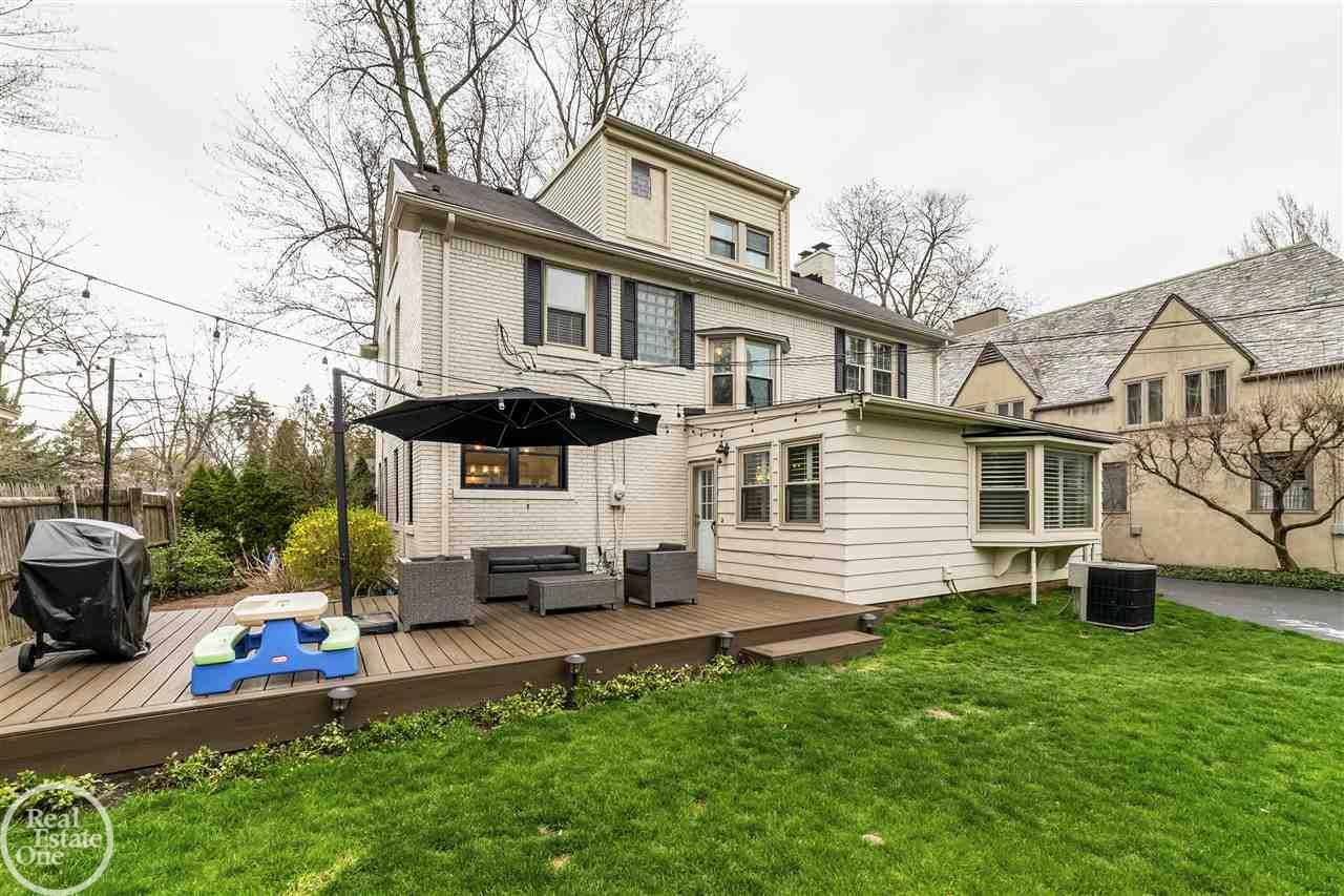 69 Moran Road Grosse Pointe, MI 48236 - Photo 39 of 44 50003422-38.JPG