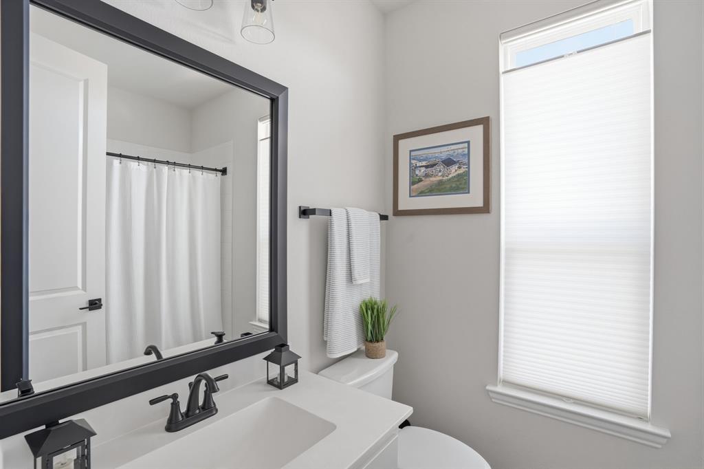 4202 Crown Run Road Midlothian, TX 76065 - Photo 24 of 34 Bathroom