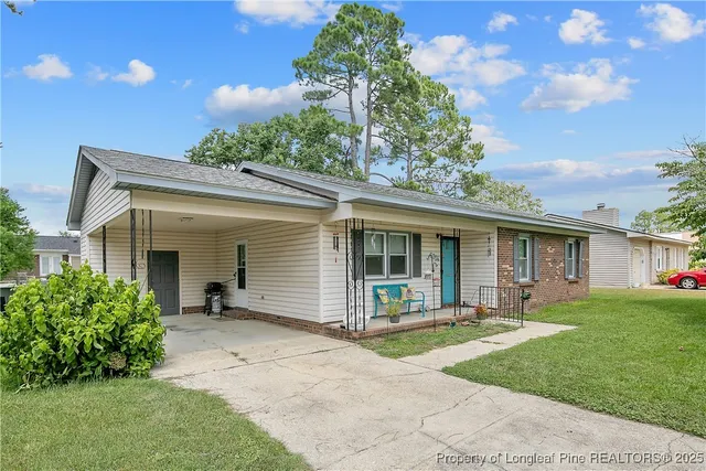 a view of a house with outdoor space