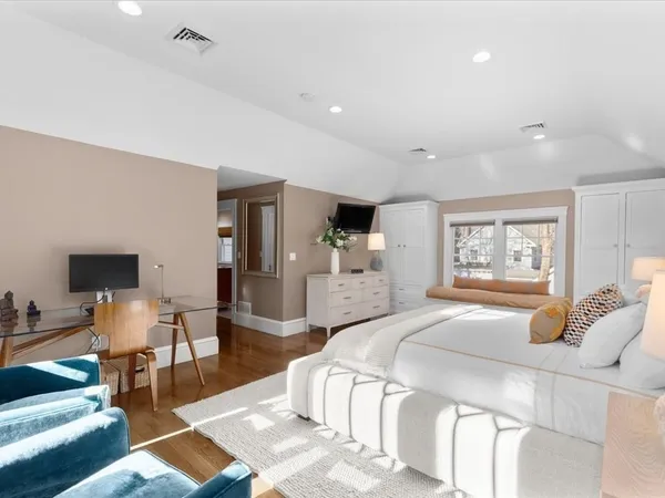 $2,890,000 | 8 Tennyson Road, Wellesley, MA 02481