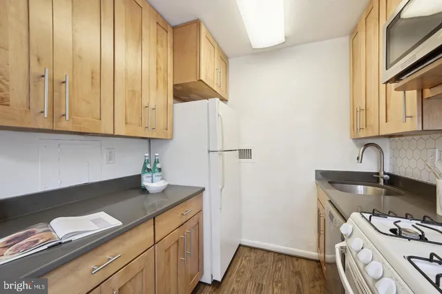 $1,800 | 2939 Van Ness Street Northwest, Unit 845, Washington, DC 20008