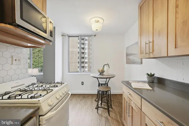 $1,800 | 2939 Van Ness Street Northwest, Unit 845, Washington, DC 20008