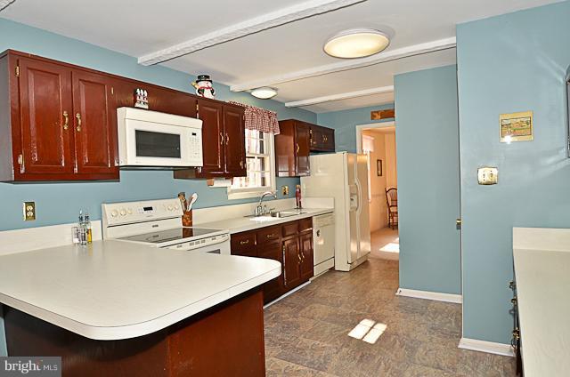 6947 Conservation Drive Springfield, VA 22153 - Photo 15 of 22 Kitchen