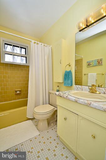 6947 Conservation Drive Springfield, VA 22153 - Photo 20 of 22 Bath