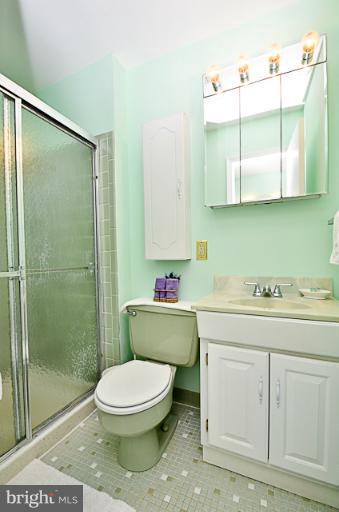 6947 Conservation Drive Springfield, VA 22153 - Photo 6 of 22 Bath