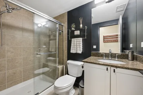 $450,000 | 5617 West Lawrence Avenue, Unit 1, Chicago, IL 60630