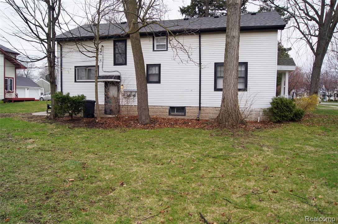 425 West 3rd Street Rochester, MI 48307 - Photo 6 of 26 Outside Side 1.jpg
