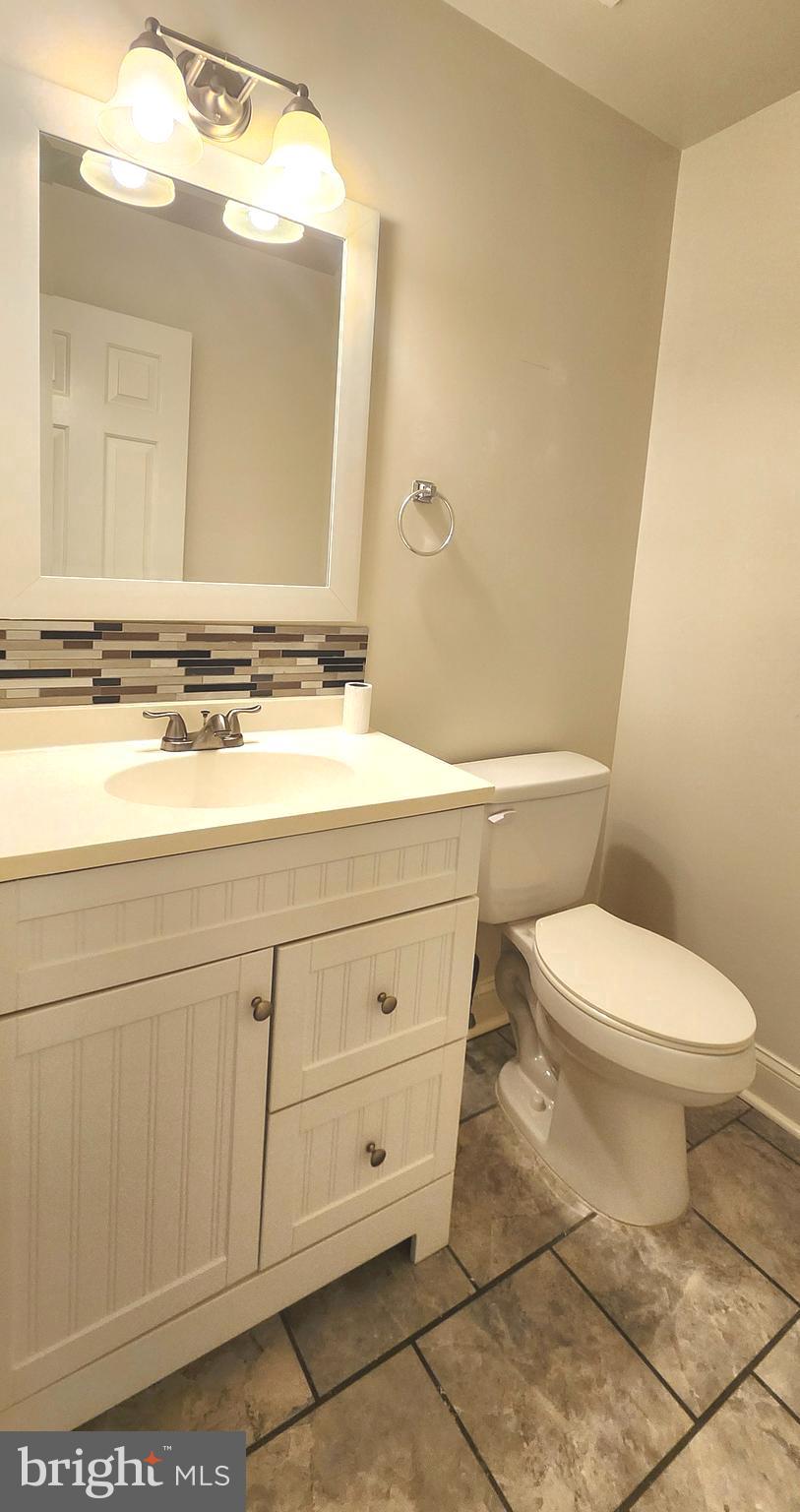 455 Ridgemore Street Fredericksburg, VA 22405 - Photo 9 of 15 Half Bathroom