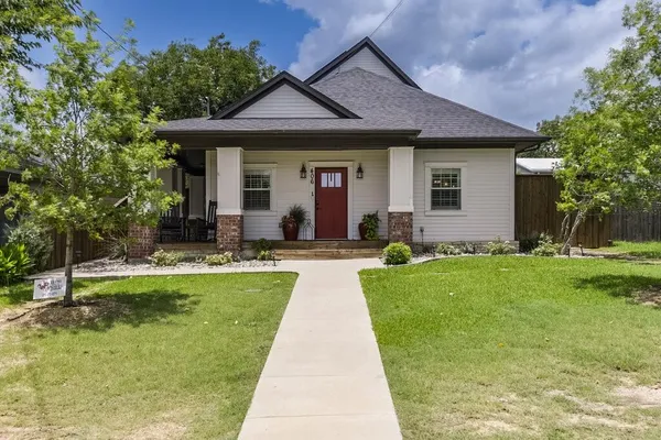 $424,900 | 406 Commerce Street, Maypearl, TX 76064