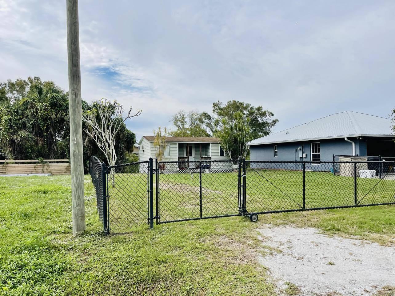 8888 Southeast 67th Way Okeechobee, FL 34974 - Photo 14 of 21 387488555_663527959298258_23623831969380