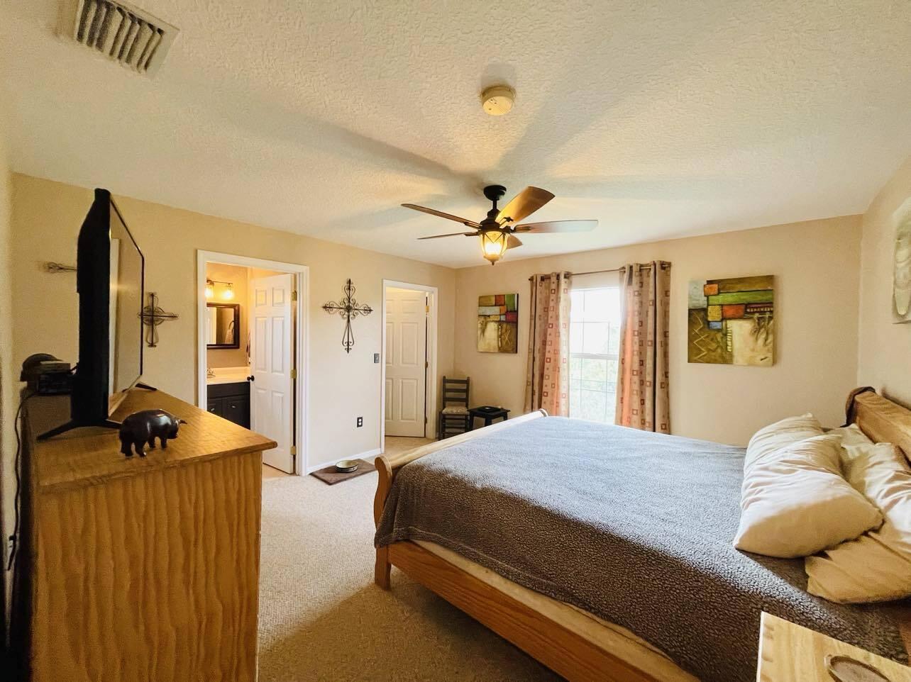 8888 Southeast 67th Way Okeechobee, FL 34974 - Photo 9 of 21 387459124_683441767210932_67233810167365