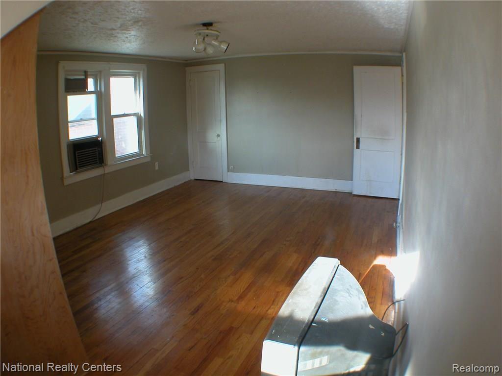 25510 Graham Road Redford, MI 48239 - Photo 6 of 28