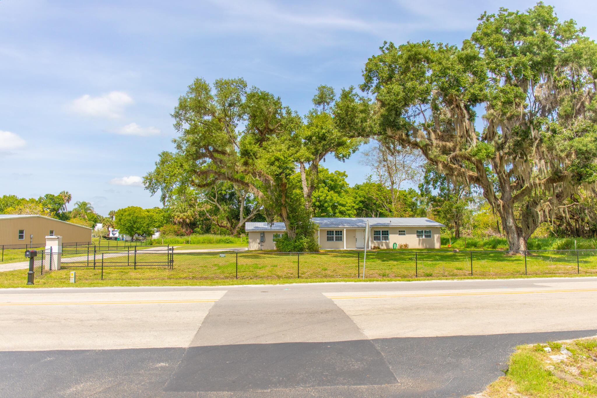 2675 Southwest 24th Avenue Okeechobee, FL 34974 - Photo 26 of 60 FB6D76D6-F21E-43E0-AA21-A06FBB487765