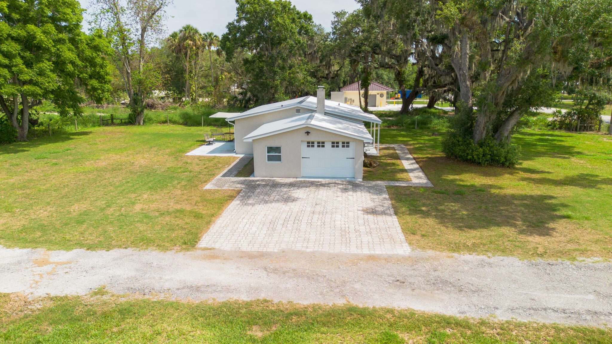 2675 Southwest 24th Avenue Okeechobee, FL 34974 - Photo 8 of 60 a view of a yard in front of house with a large trees
