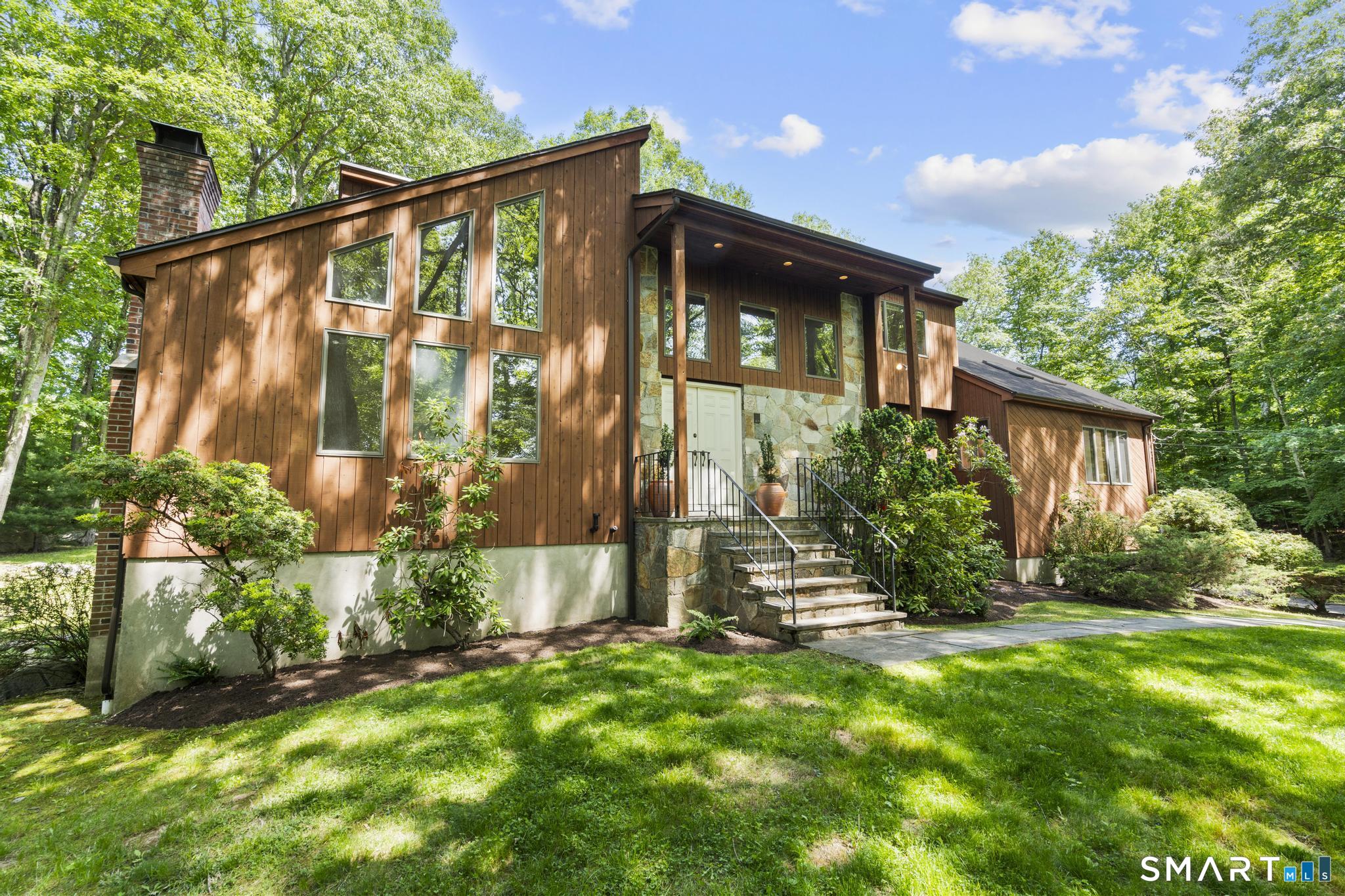 732 Den Road Stamford, CT 06903 - Photo 2 of 39