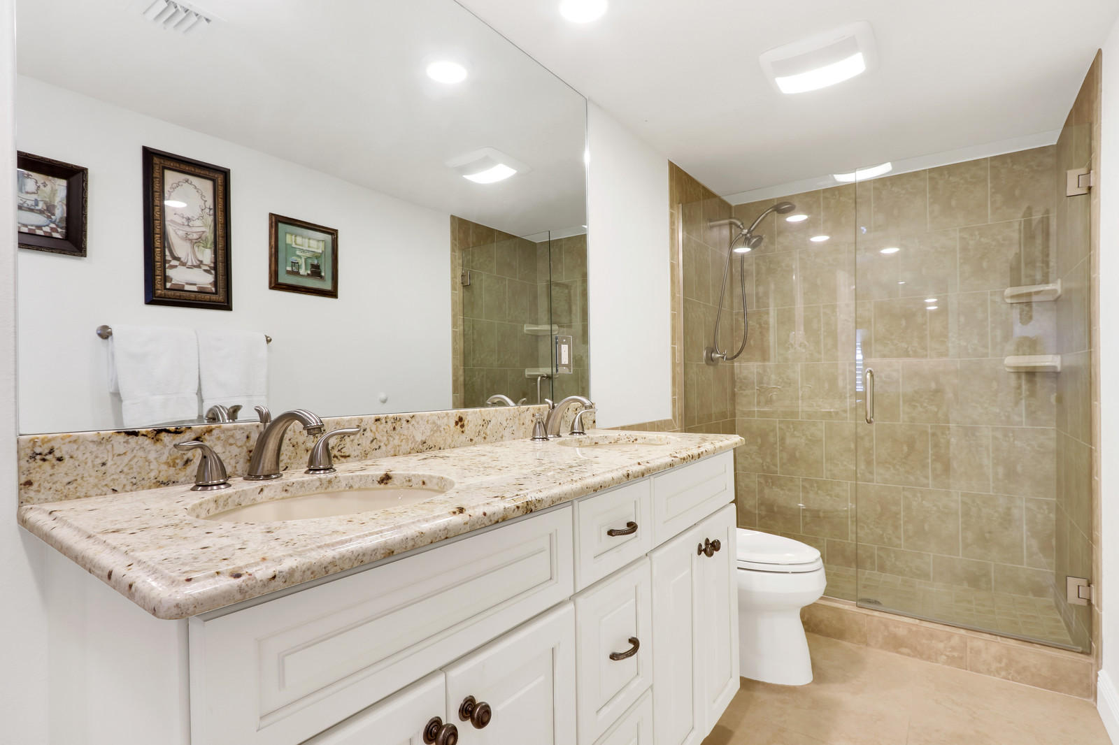 325 South Beach Road, Unit 110 Tequesta, FL 33469 - Photo 14 of 27 Guest bathroom