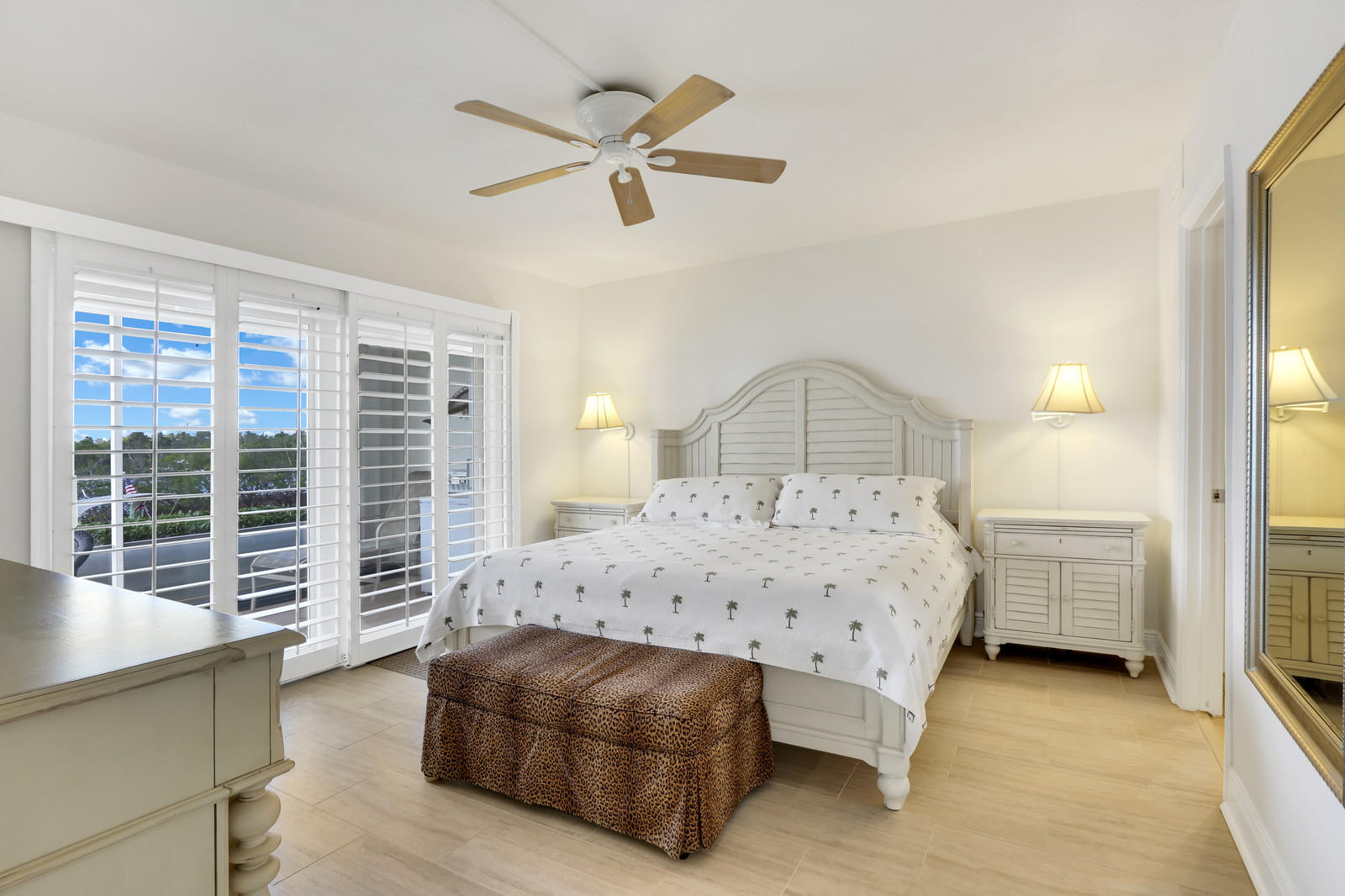 325 South Beach Road, Unit 110 Tequesta, FL 33469 - Photo 15 of 27 Master bedroom