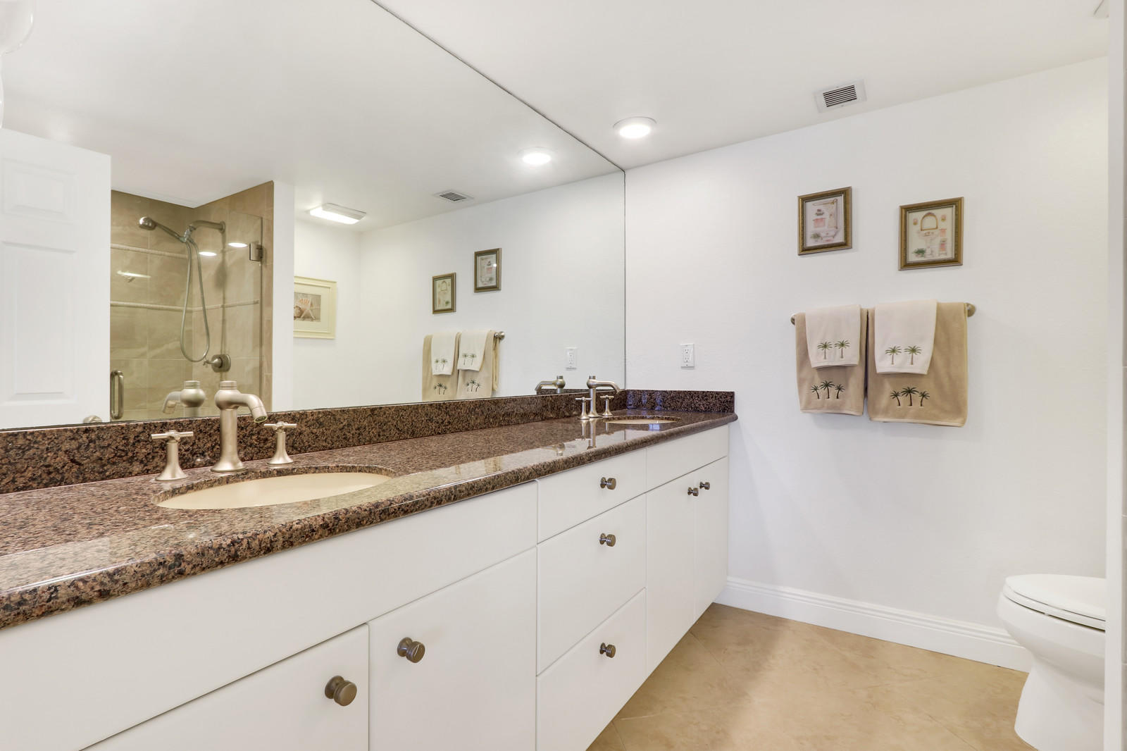 325 South Beach Road, Unit 110 Tequesta, FL 33469 - Photo 17 of 27 Master bathroom