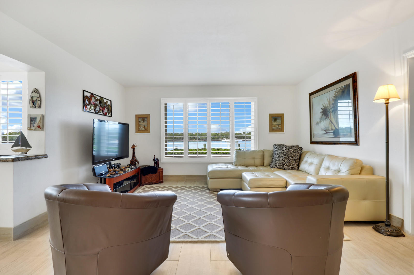 325 South Beach Road, Unit 110 Tequesta, FL 33469 - Photo 2 of 27 Living Room
