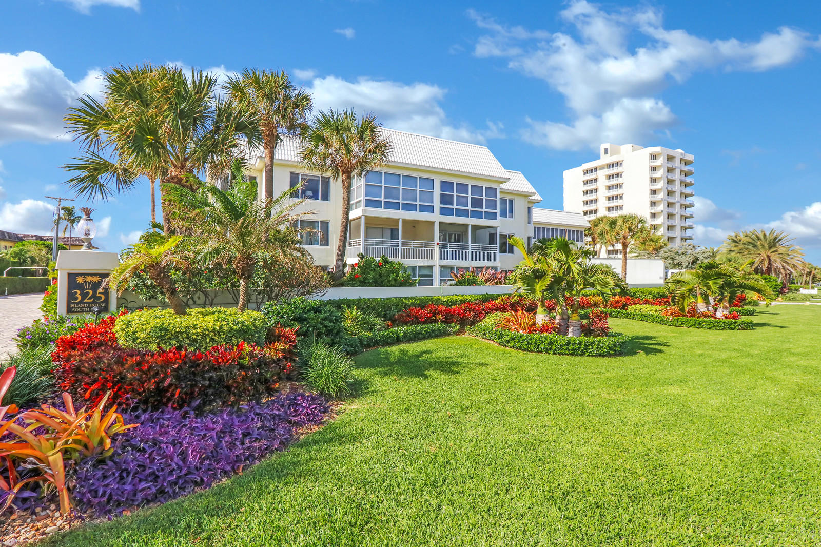 325 South Beach Road, Unit 110 Tequesta, FL 33469 - Photo 24 of 27 Front of building