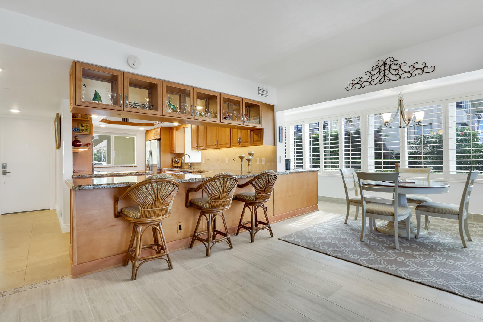325 South Beach Road, Unit 110 Tequesta, FL 33469 - Photo 8 of 27 Dining room