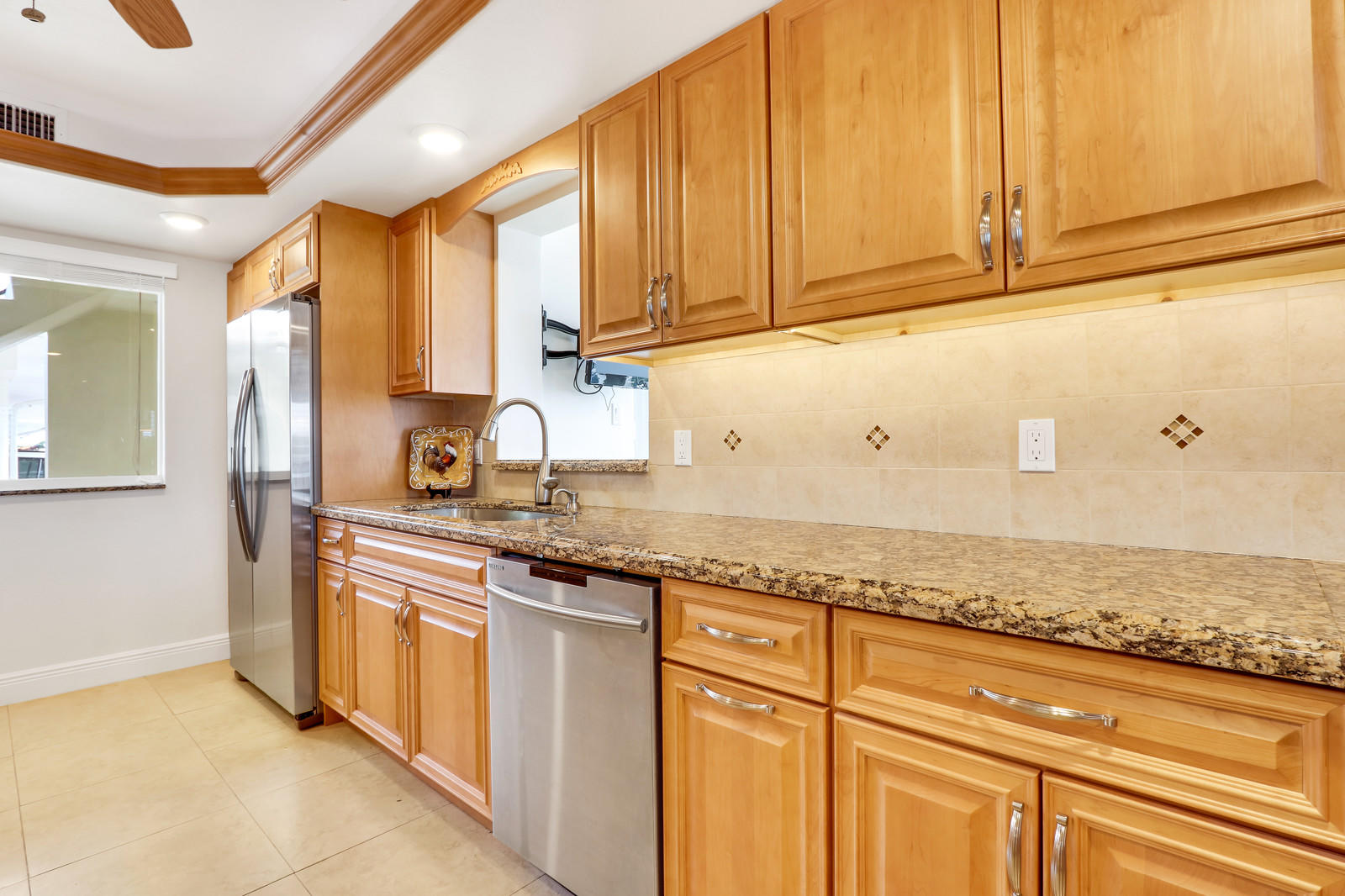 325 South Beach Road, Unit 110 Tequesta, FL 33469 - Photo 10 of 27 Kitchen