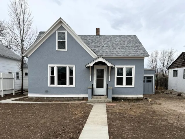 $209,900 | 807 11th Street, Wheatland, WY 82201