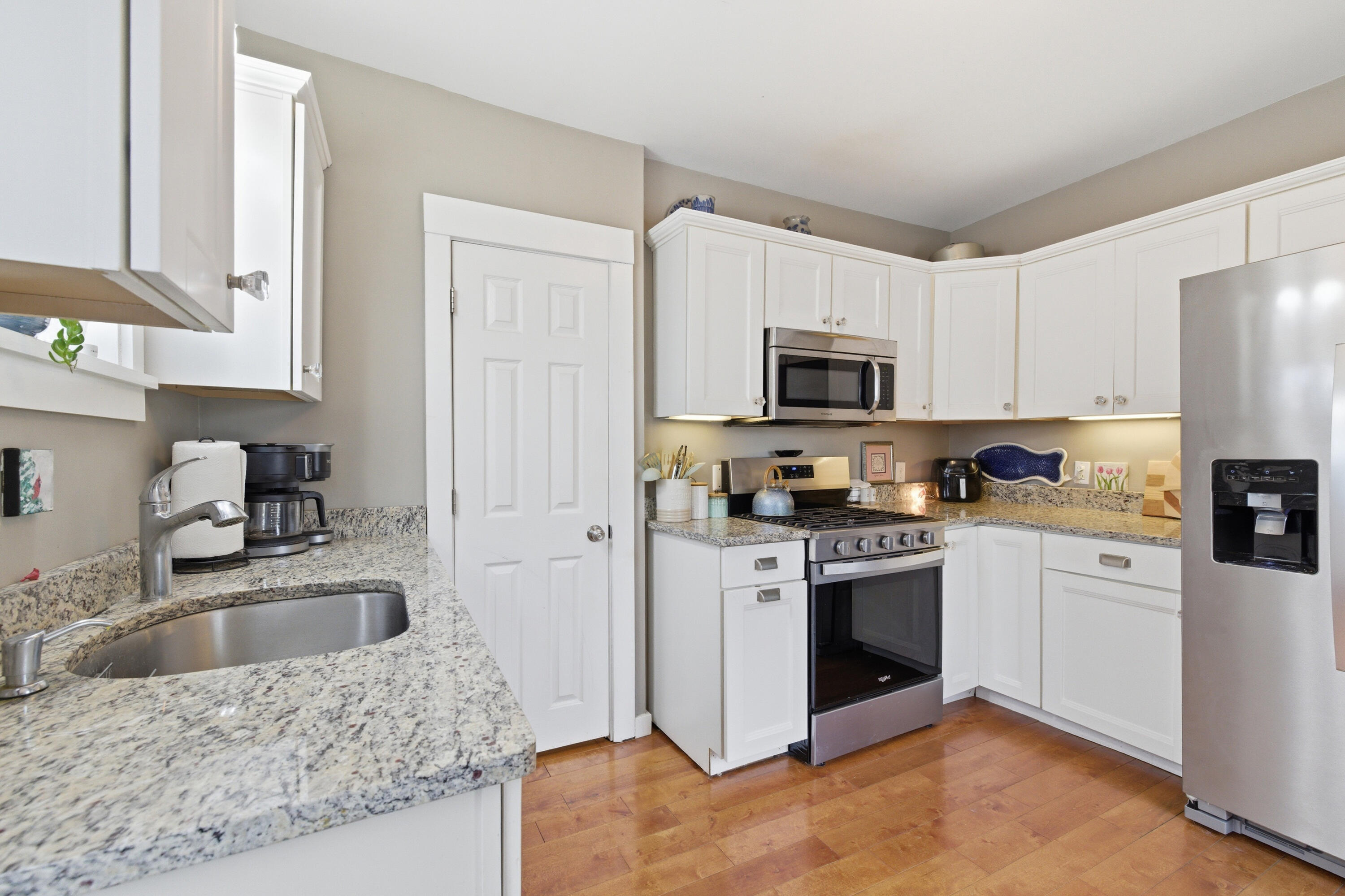 24 Grove Street, Unit 24 Kennebunk, ME 04043 - Photo 8 of 42 3G0A2139