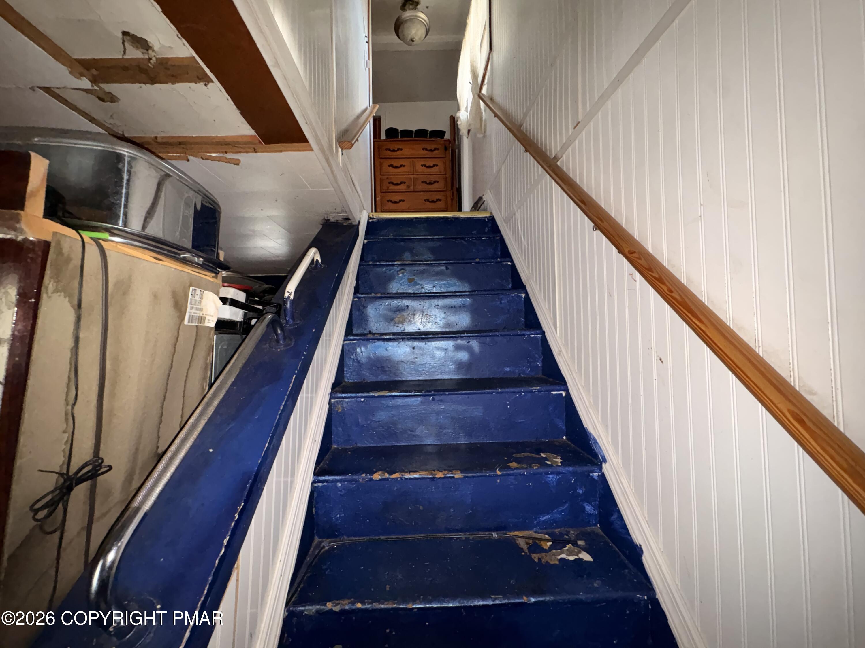 215 Doney Run Weatherly, PA 18255 - Photo 6 of 13 Stairs