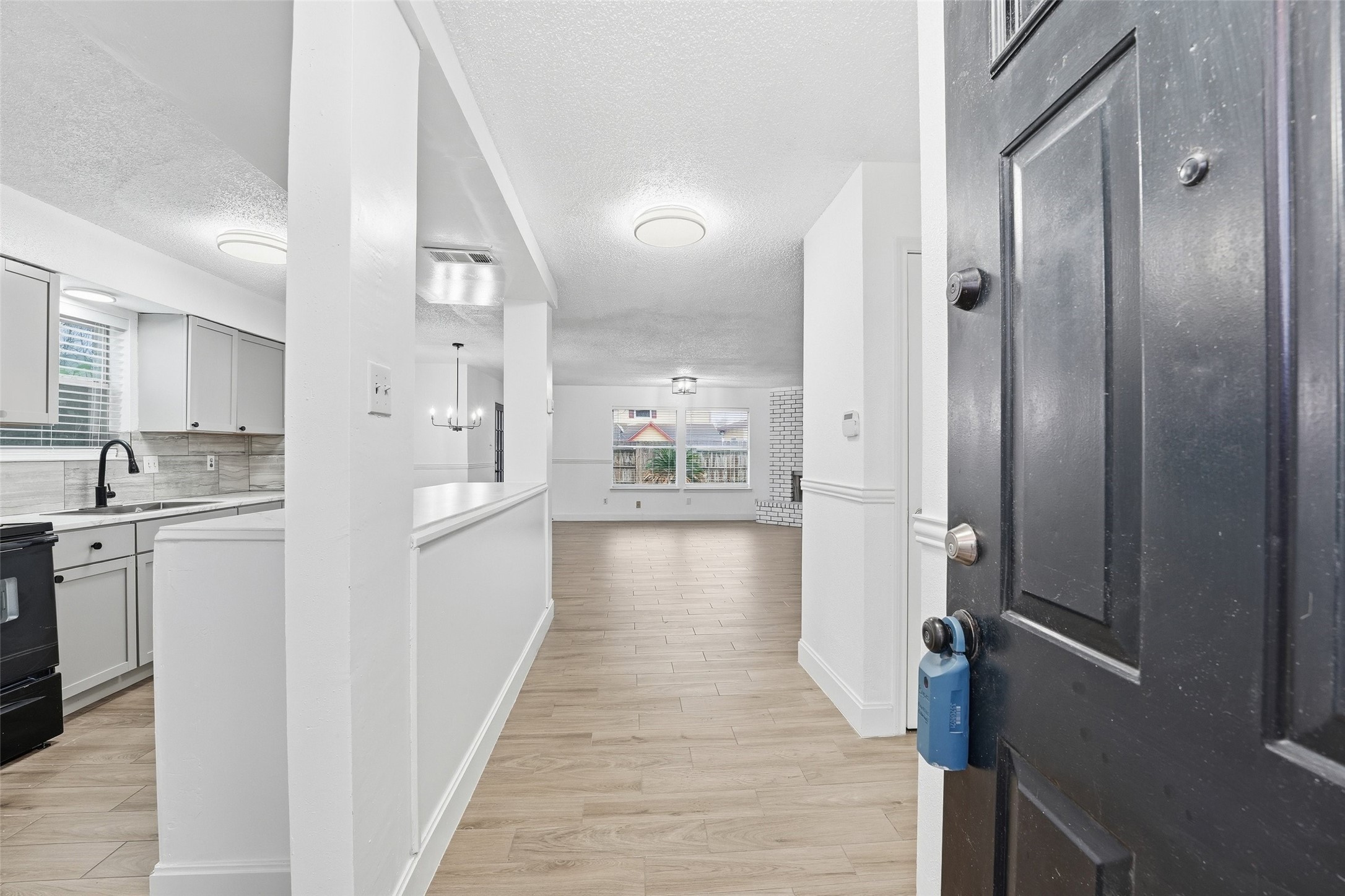 1054 Somercotes Lane Channelview, TX 77530 - Photo 6 of 28 Entry